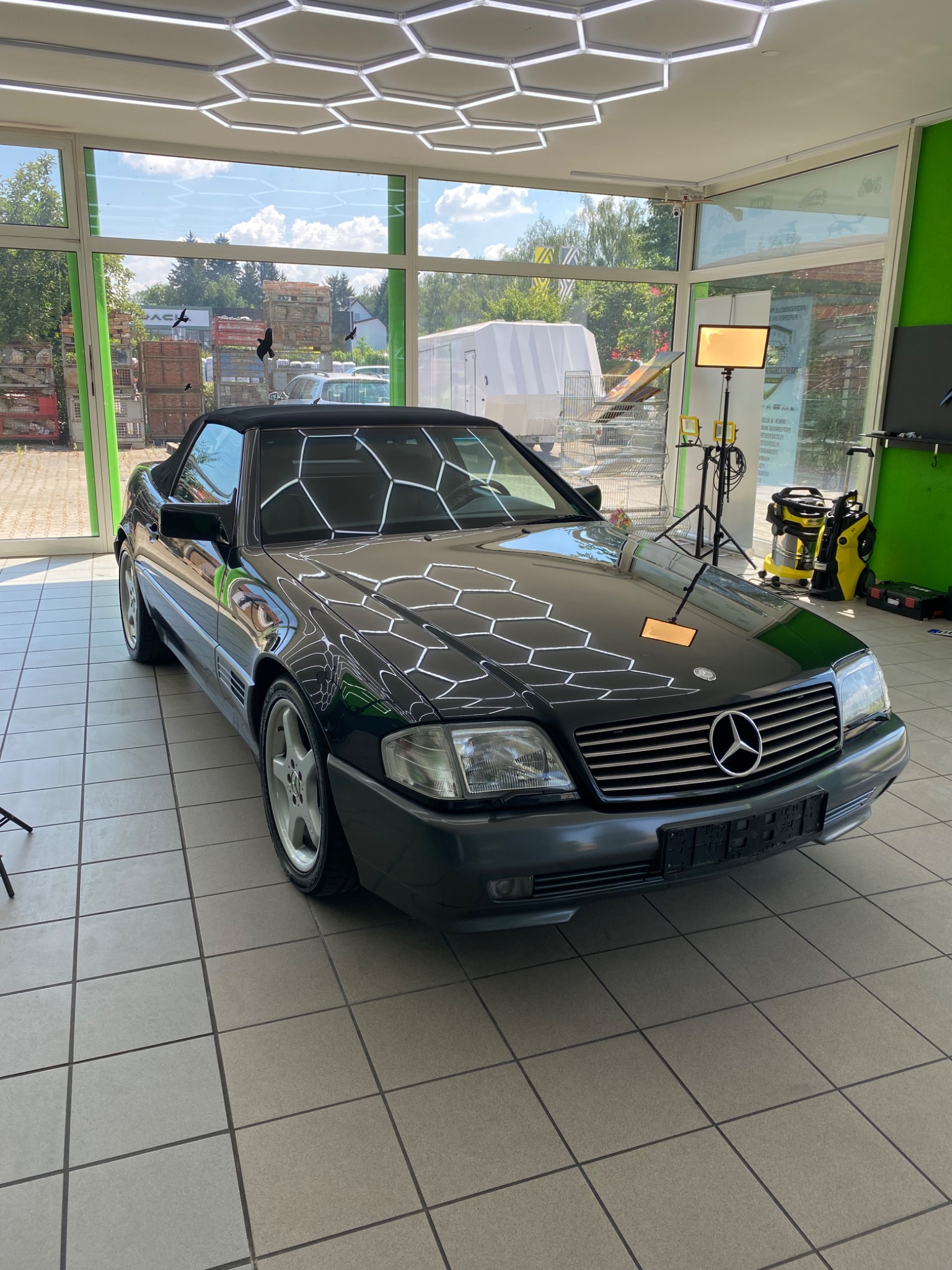 Mercedes SL in der EM Fahrzeugaufbereitung